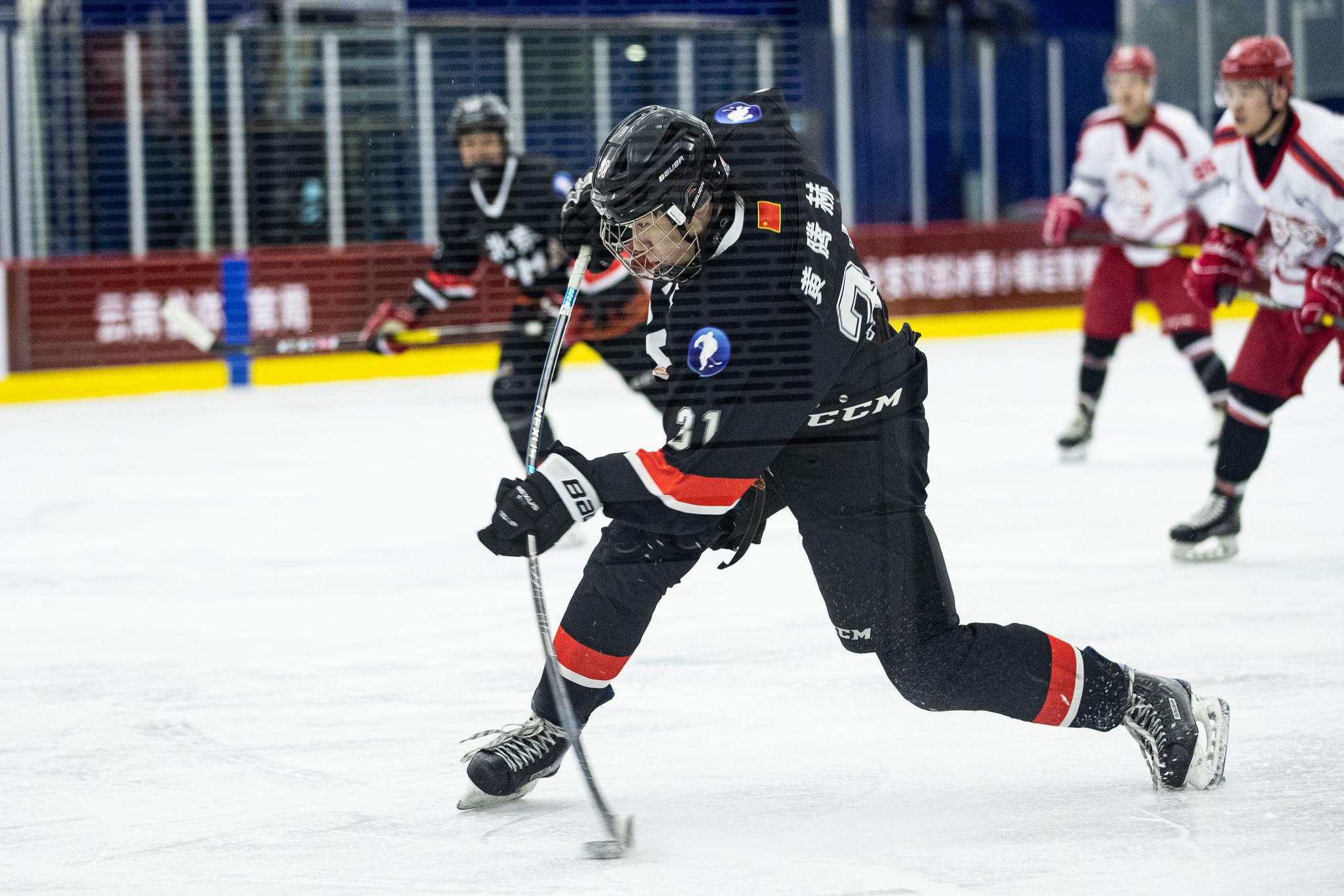 惊天逆转！冰球战队挺进四强