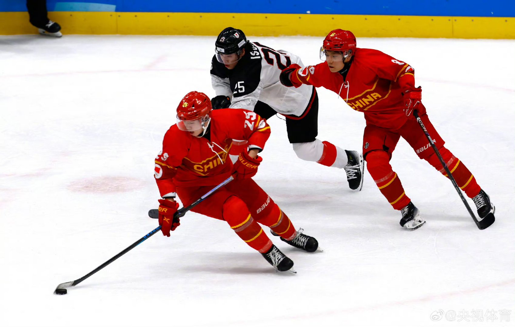 开云体育入口-冷门频出！冰球战况跌宕起伏的简单介绍