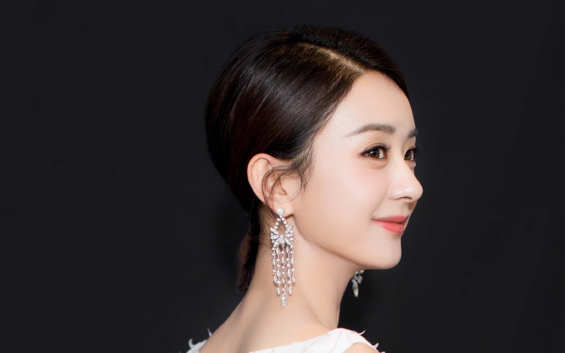 开云体育-绿茵场与硬木地板，永不熄灭的关键时刻双重奏