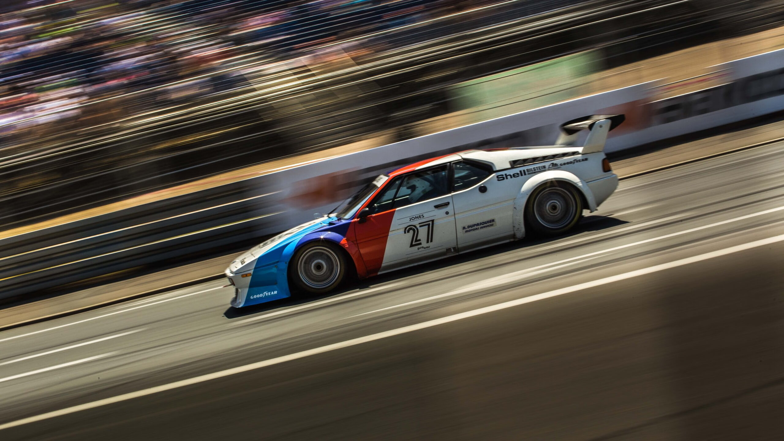 开云体育官网-绿茵与硬木的共鸣，当德甲争冠战遇上老鹰力克尼克斯