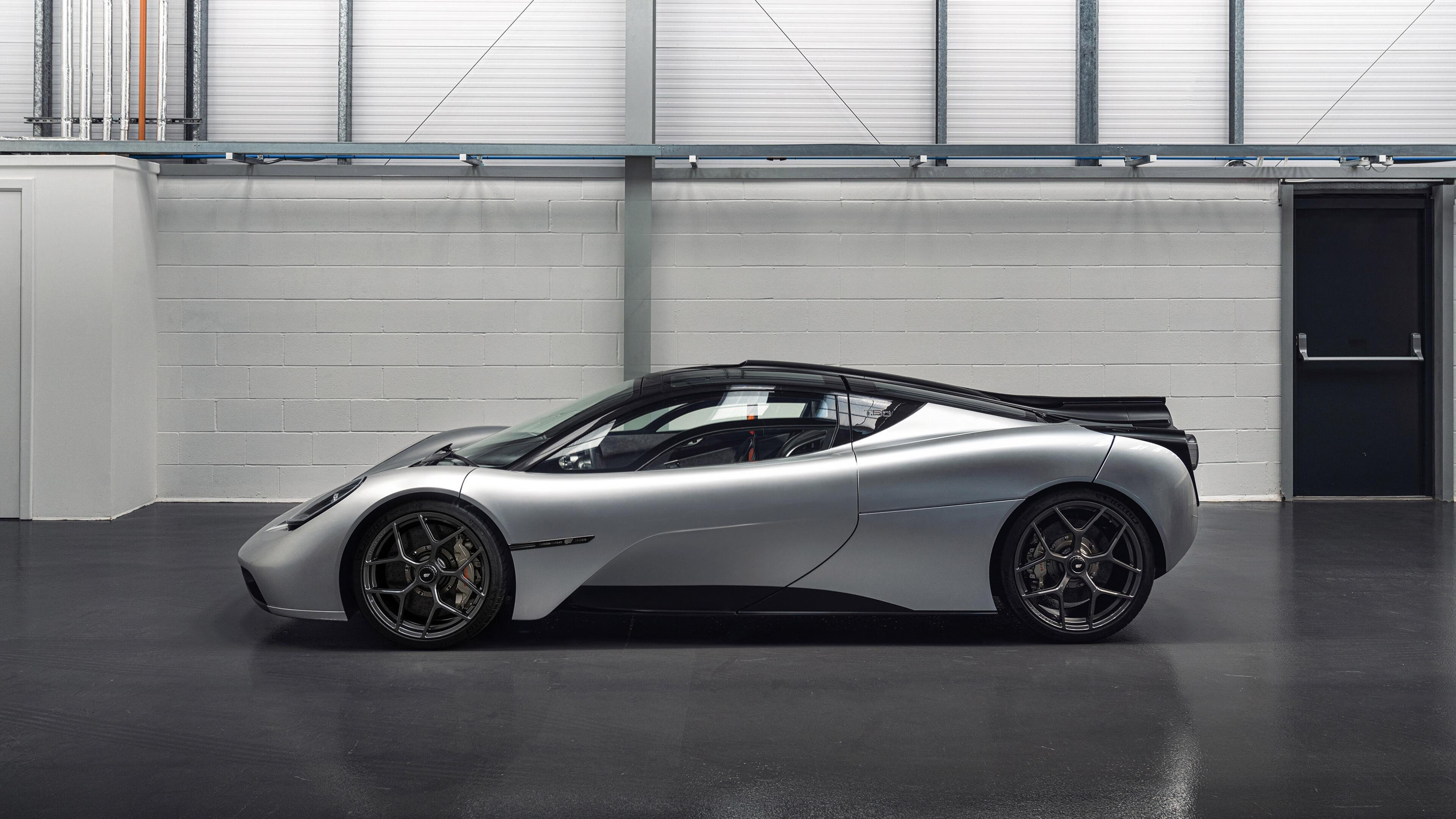 新疆队世界之巅逆袭湖人,西亚卡姆如何主宰了一场跨次元的篮球对话?